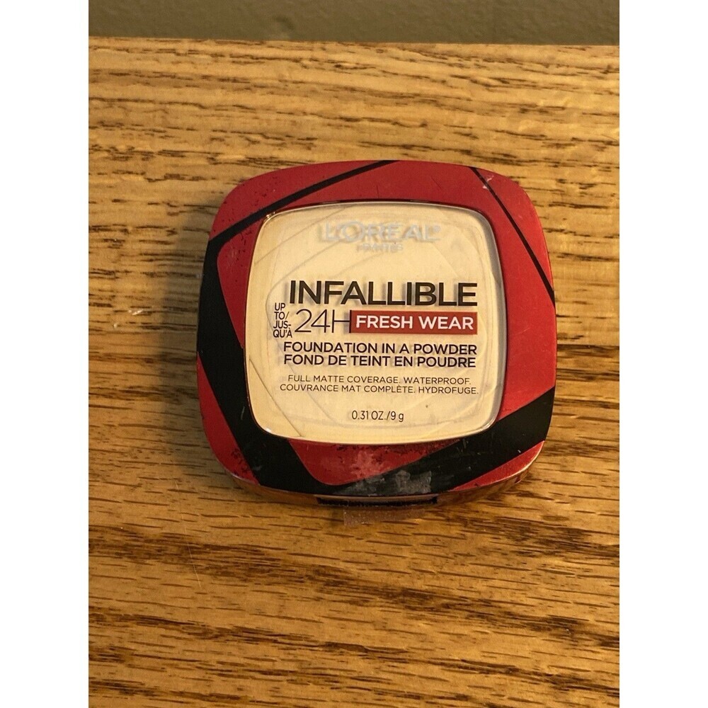 L'Oreal Infallible 24H Fresh Wear Foundation in a Powder 10 Porcelain NEW *SEE